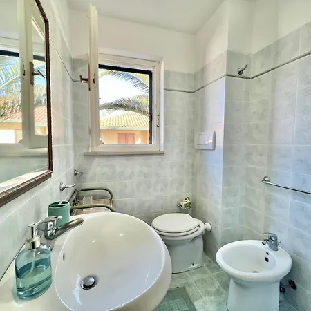 Апартаменты Rosanna, Terrazza Vista Mare, 2 Camere, Clima E 2 Posti Auto A 50 M Dal Mare! By Alfareal